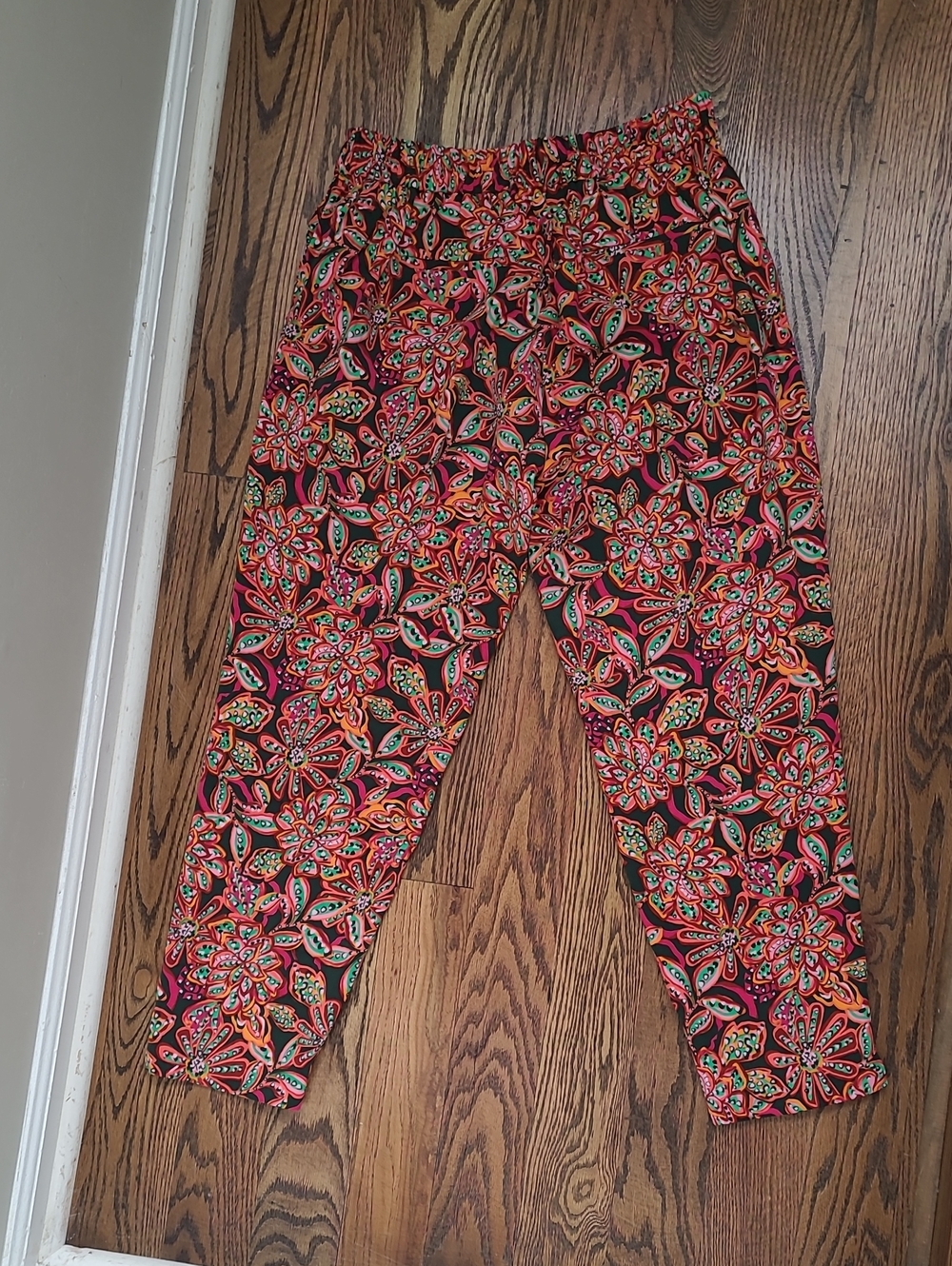 J. Crew Factory Floral Cropped Jamie Pull-On Pants in Black Size 6 - Picture 6 of 7